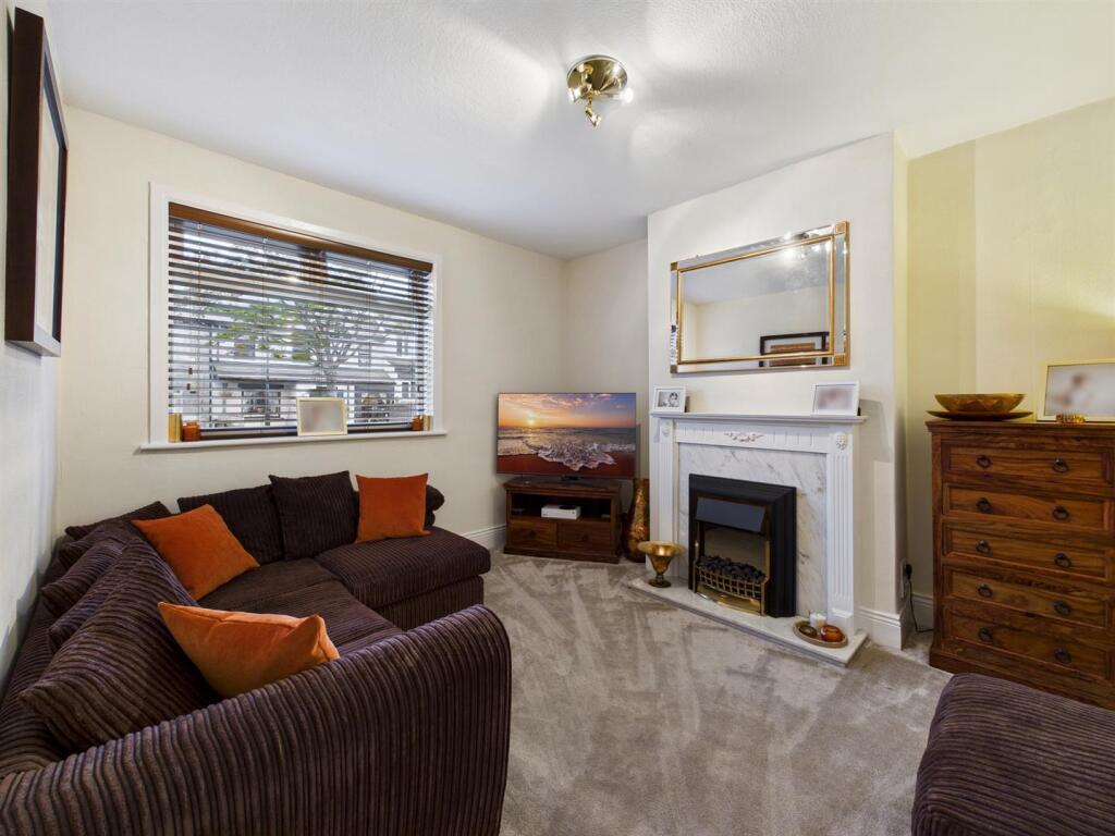 Waterloo Road, Wellfield, photo 3