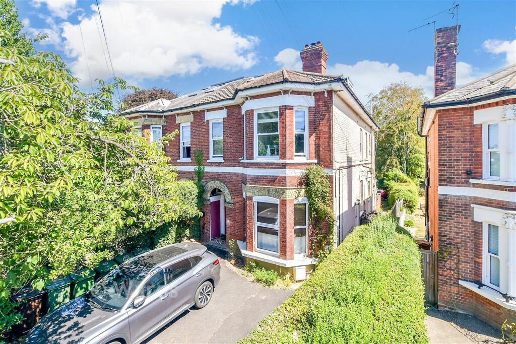 Apartment in Tunbridge Wells, Kent - View 5