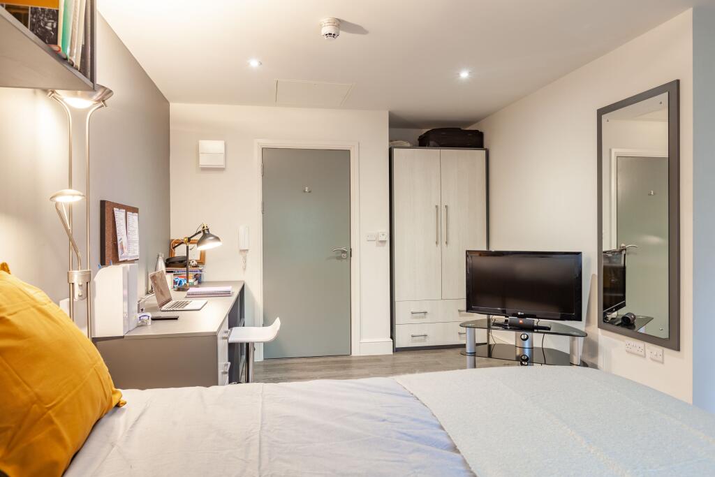Apartment in Swansea, Castle - View 3