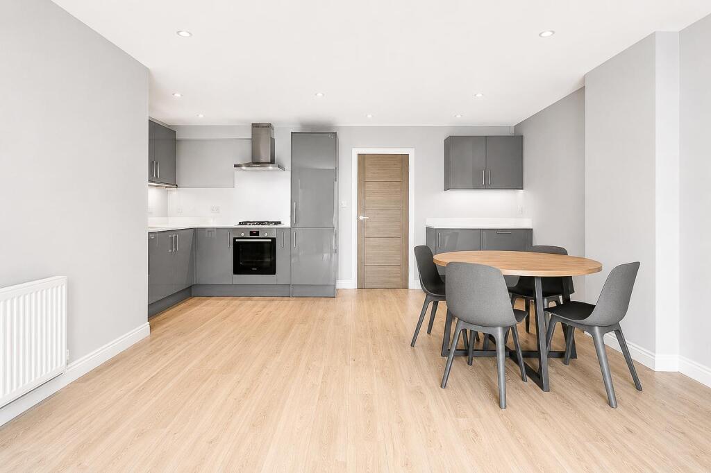 House in London - View 3