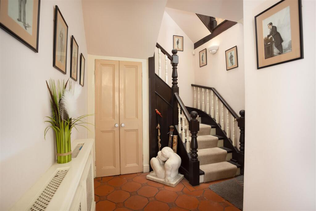 Oakwood Lane, Roundhay, Leeds photo 4