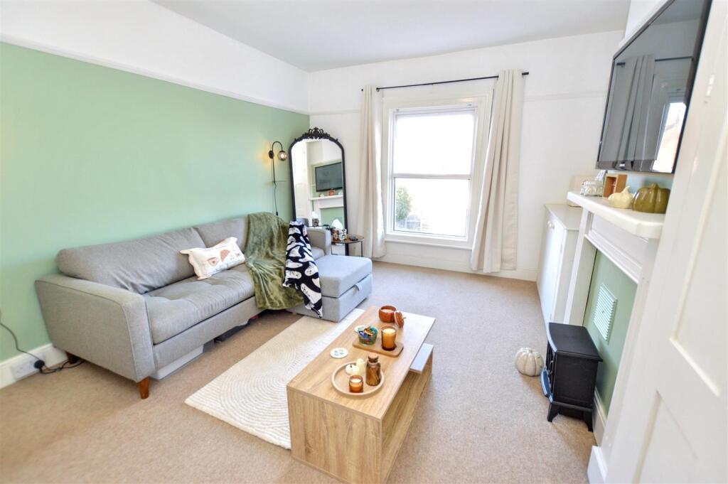 Apartment in Norwich - View 3
