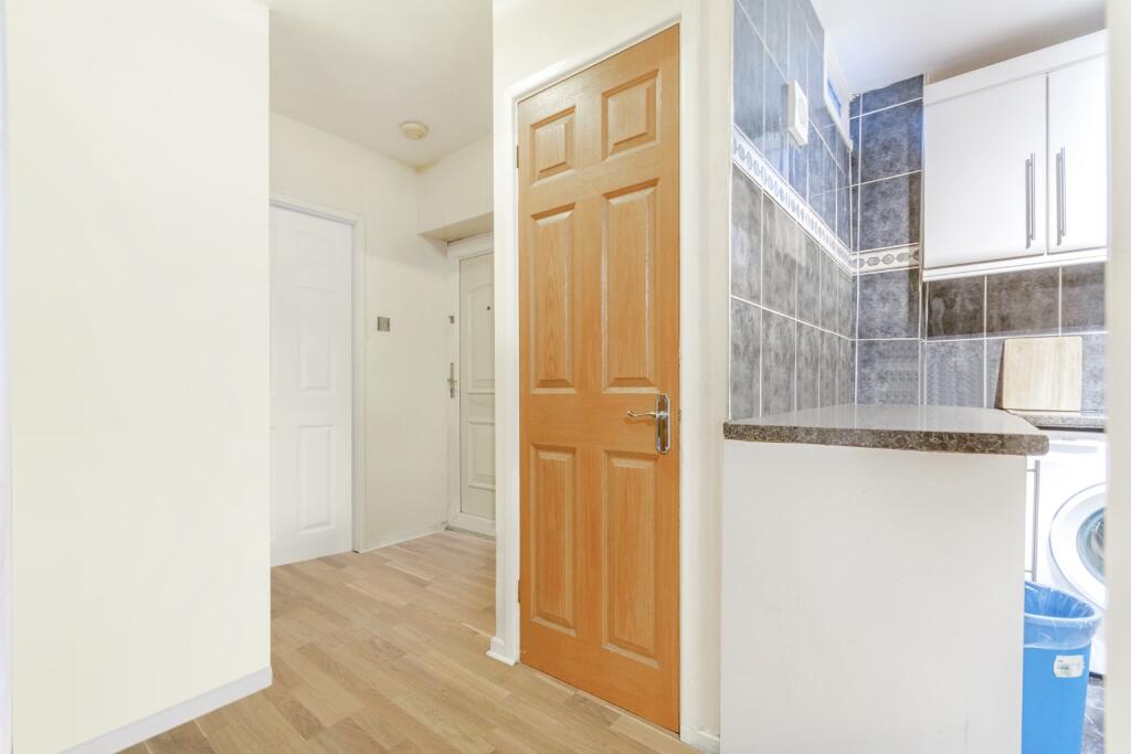 Malcolm Close, Nottingham, Nottinghamshire, NG3 5AP photo 2