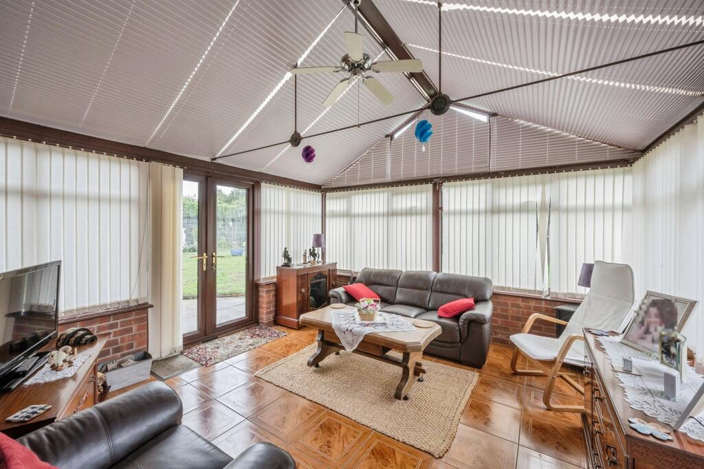 House in Doncaster, Barnby Dun with Kirk Sandall - View 3