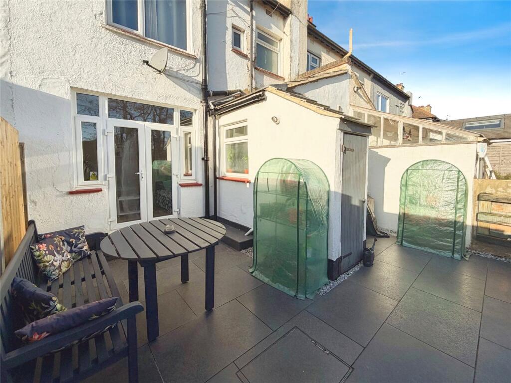 Crowborough Road, Southend-on-Sea, Essex photo 3