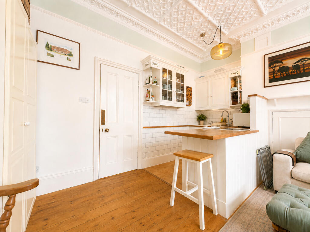 Apartment in Hampton - More