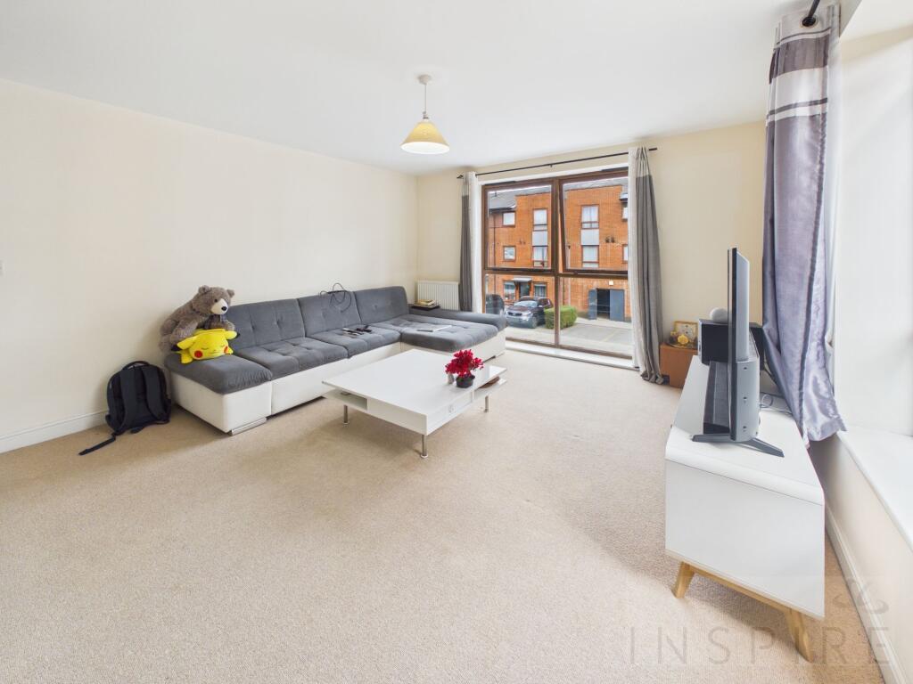 Apartment in Crawley, West Sussex - View 5