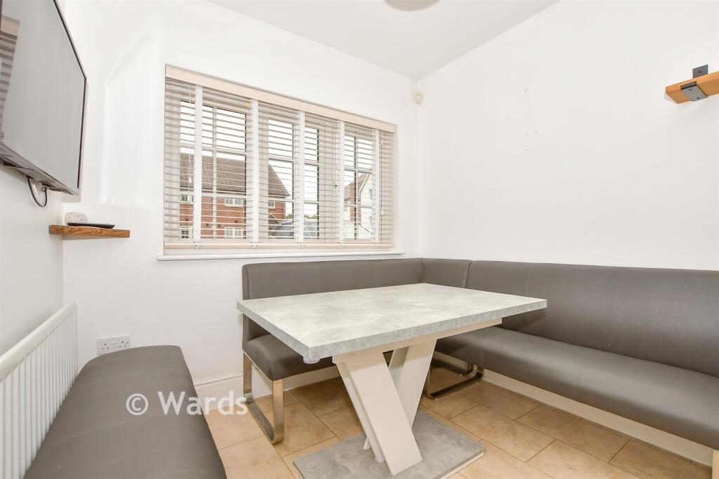 Eccles Close, Aylesford, Kent photo 4