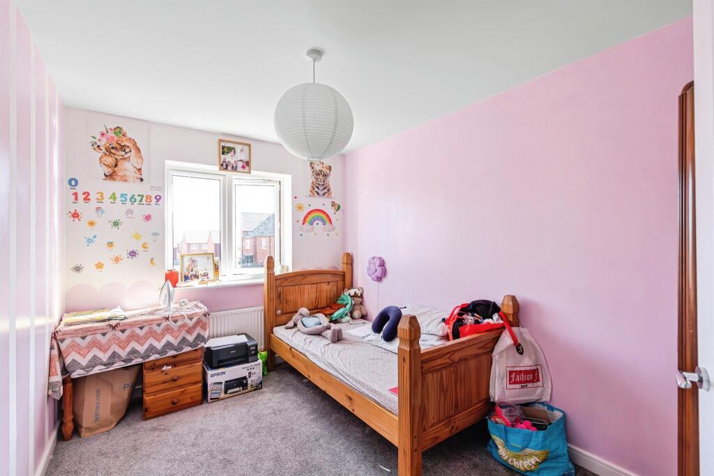 House in Kettering, Hanwood Park - More