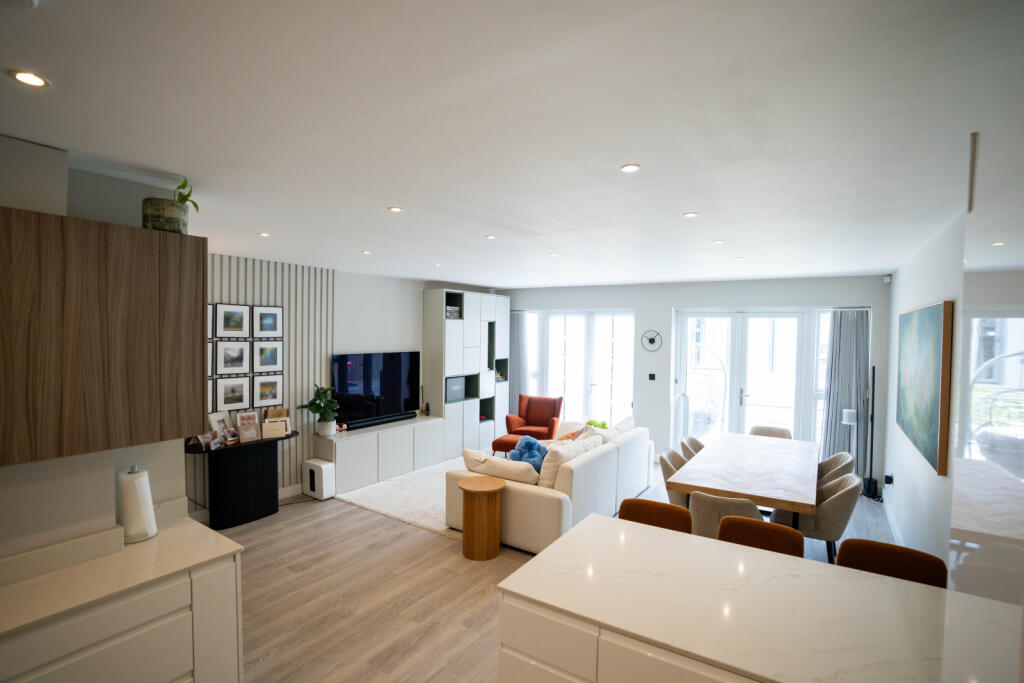 Main image of property: Finchley Lane, NW4