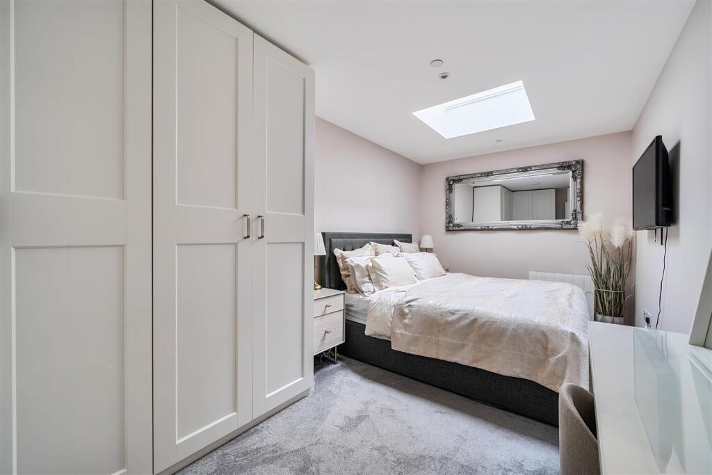 Apartment in Harrow - View 3
