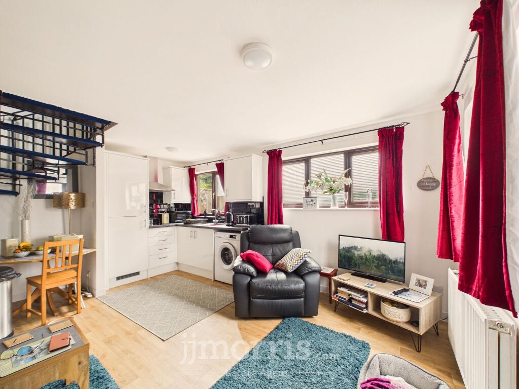 House in Goodwick, Fishguard and Goodwick - View 2