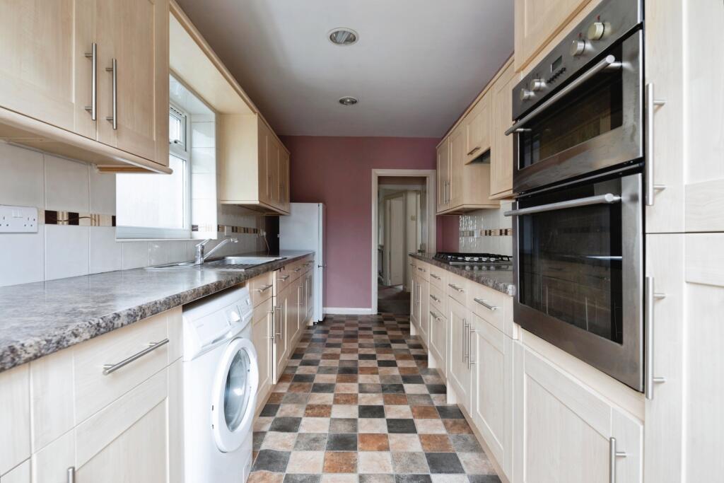 House in Ilford, Barkingside - View 5