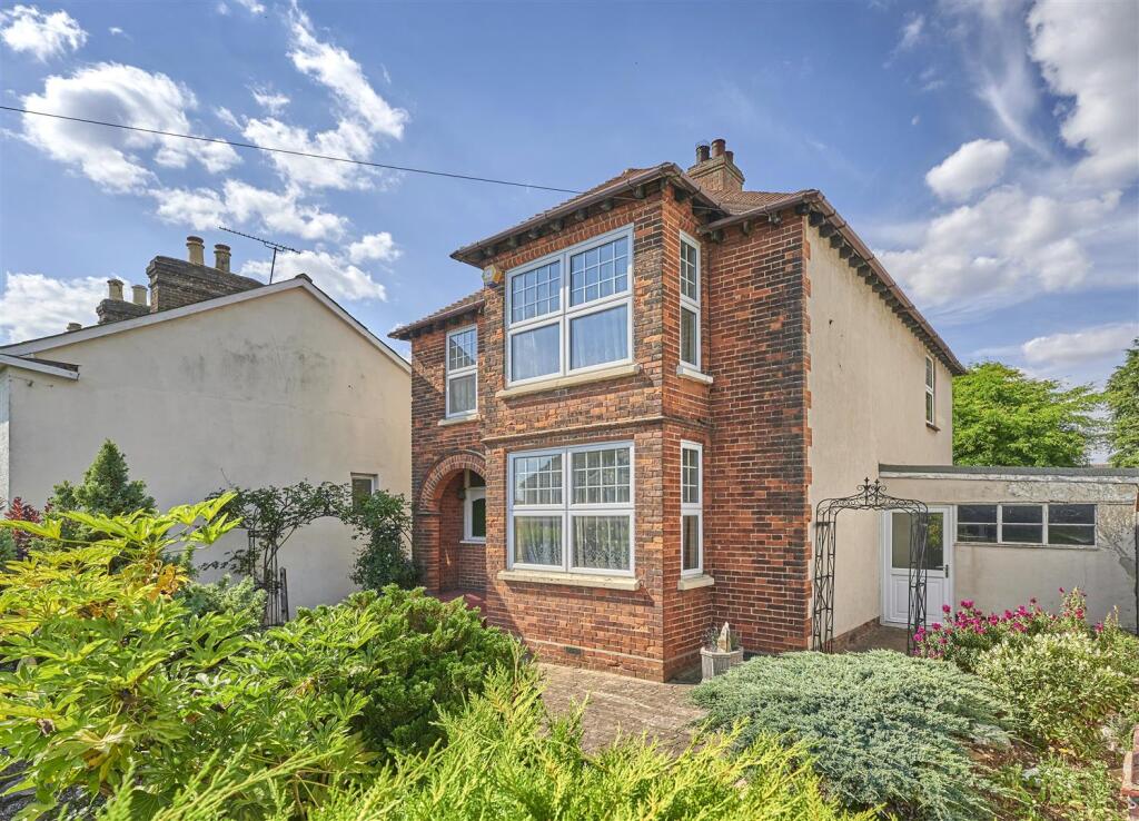 Main image of property: Dunmow Road, Bishop's Stortford