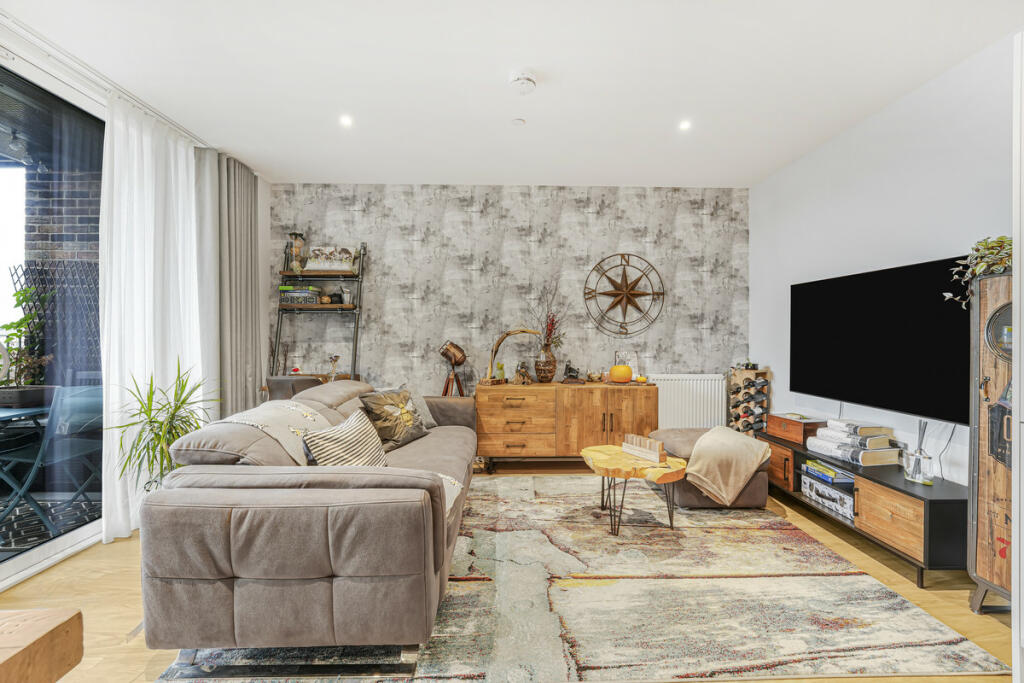 2-bed flat on 31 Greyhound Parade, London, SW17, £535,000
