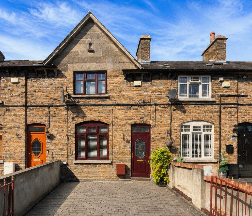 Main image of property: 68 O'Reilly Avenue, Ceannt Fort, Mount Brown, Dublin 8, D08 X92R