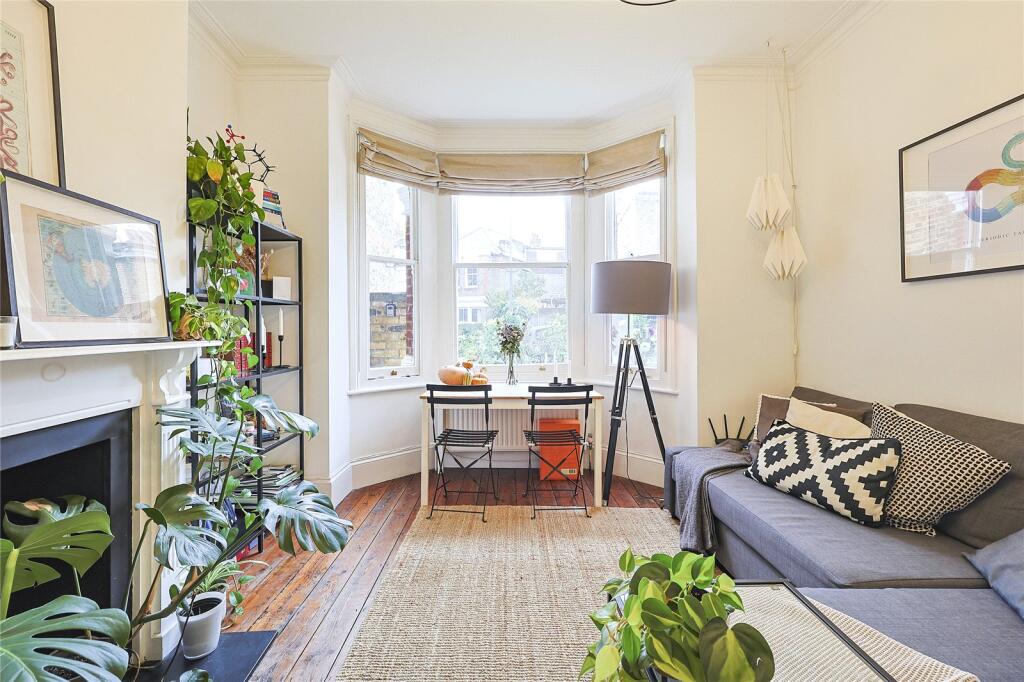 Apartment in London - More