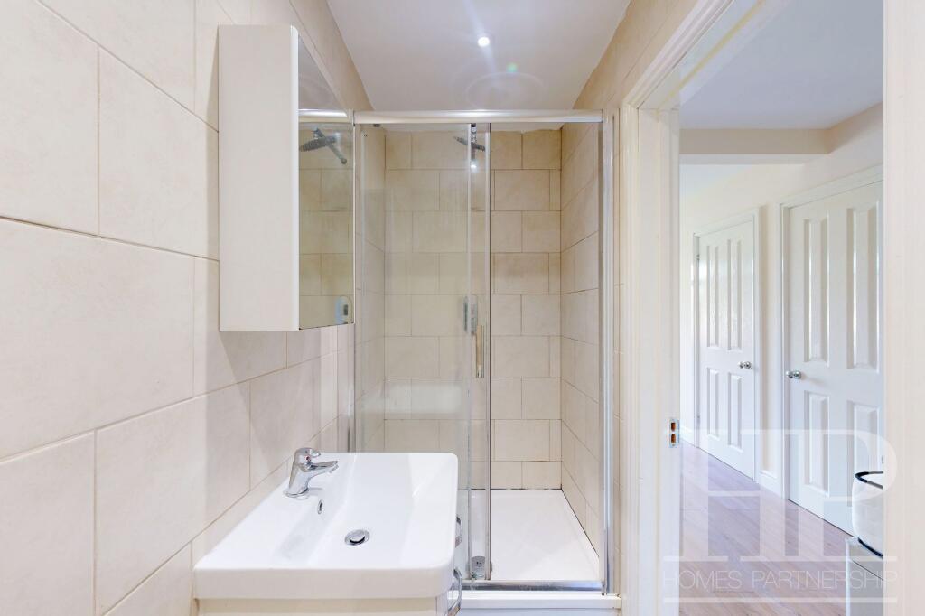 House in Redhill - View 4