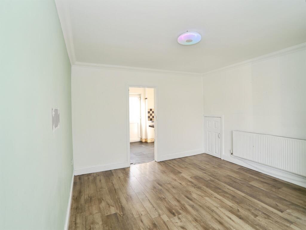 Heol Seward, Beddau, Pontypridd photo 2