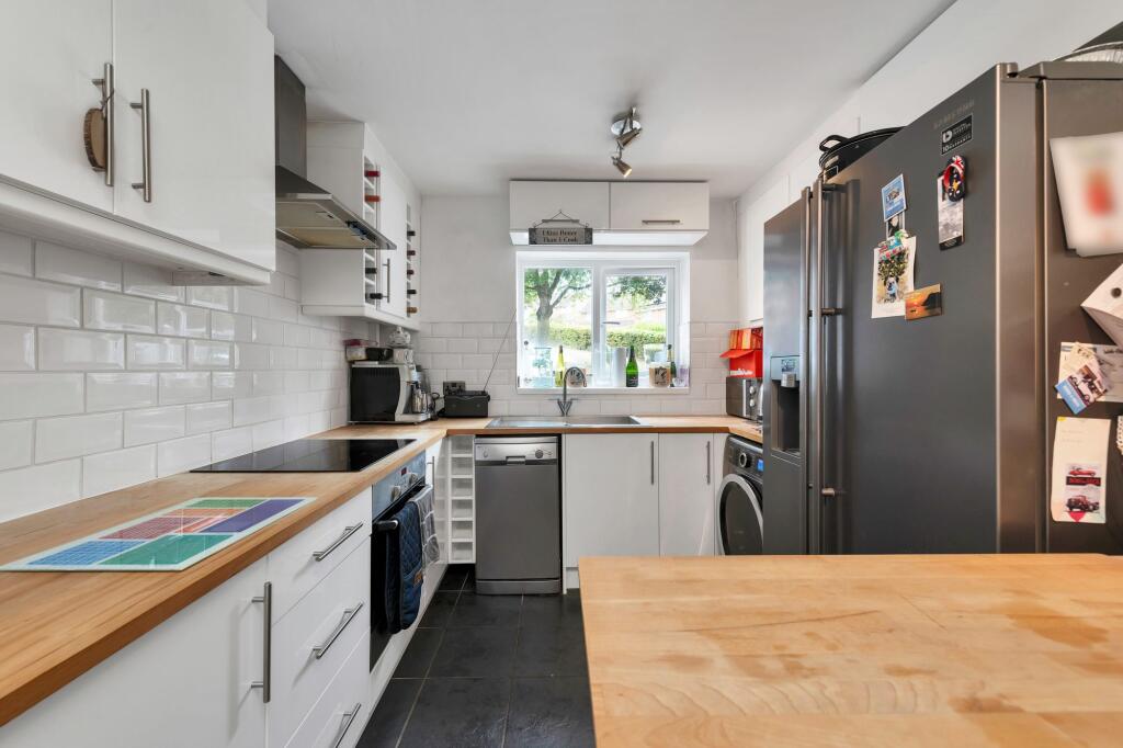 House in Royston - View 4