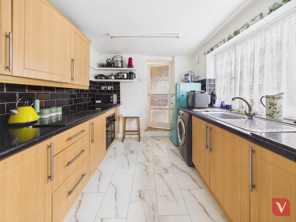 House in Luton - View 5