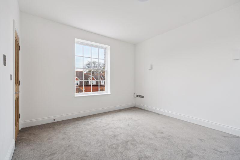 Apartment in Slough - View 5