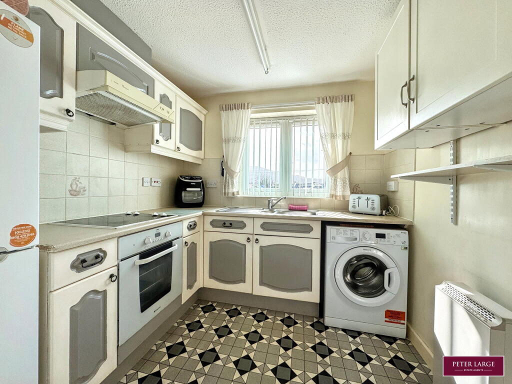 Ty Gwylfa, Sandy Lane, Prestatyn, Denbighshire LL19 7SB photo 2