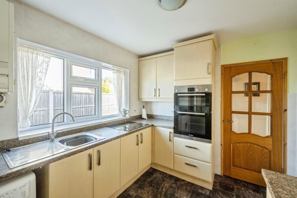 Dewsbury Avenue, SCUNTHORPE photo 3