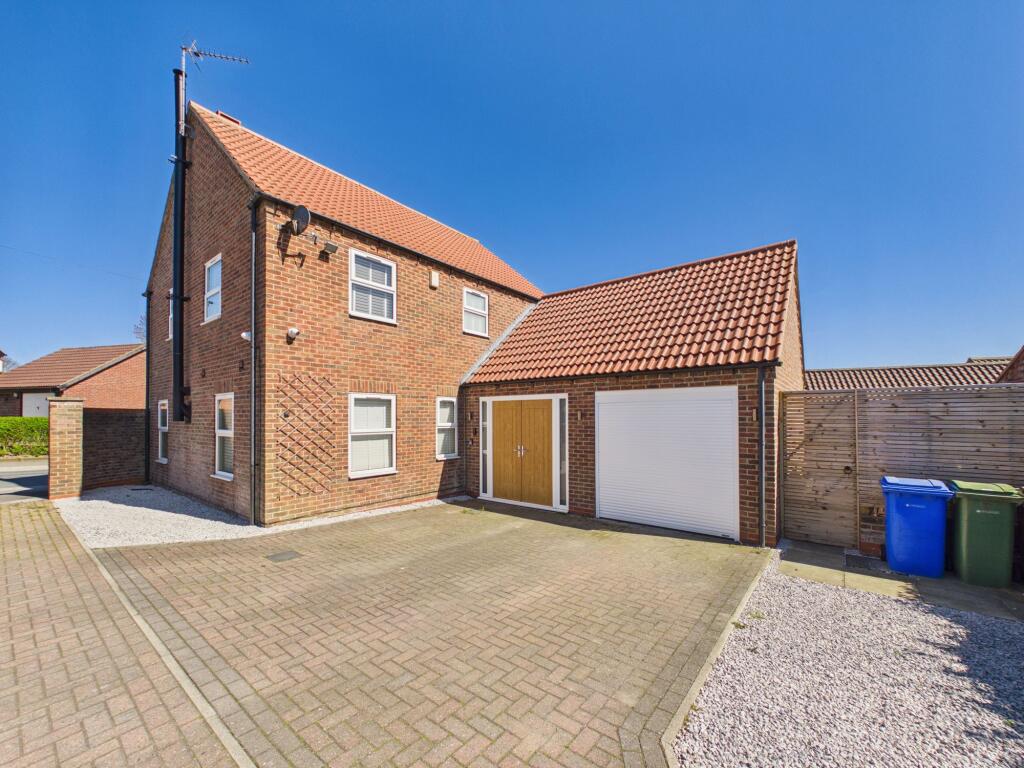 4-bed detached on Main Street, Buckton, Bridlington, East Riding of Yorkshire, YO15 1HU, £320,000