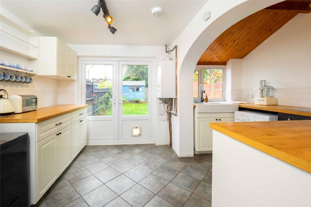 House in Sutton - View 5