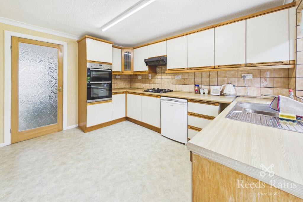 House in Cuddington, Cheshire West and Chester - More