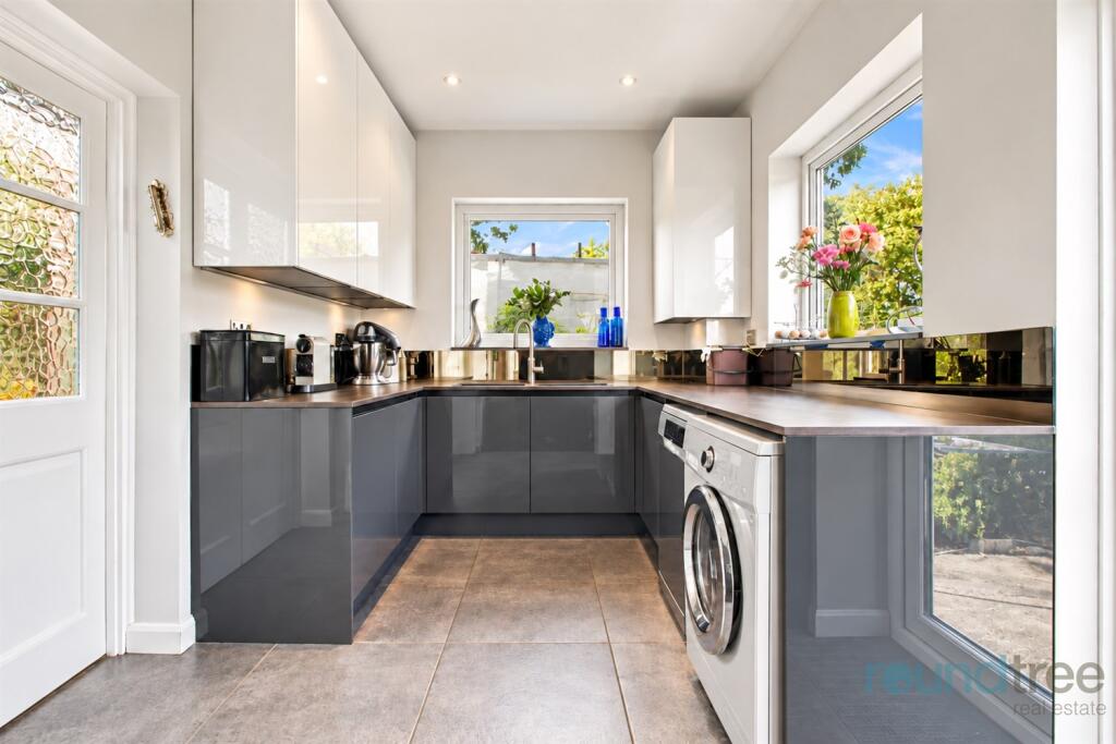 House in London - View 2