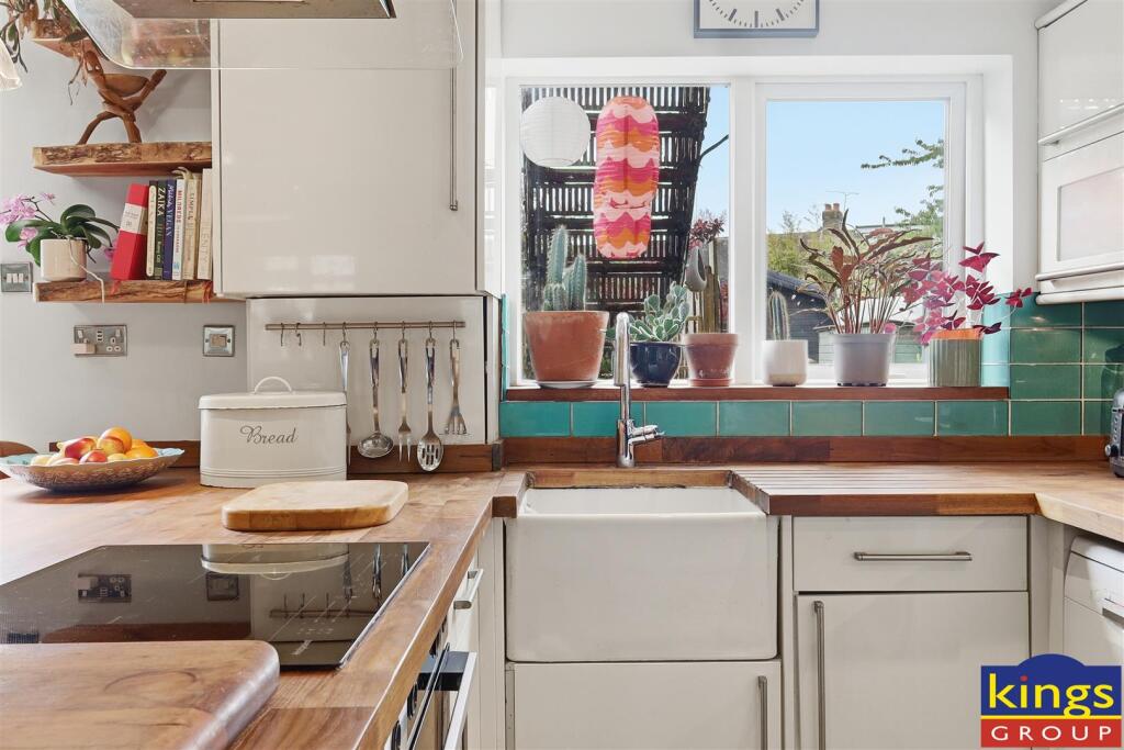 Apartment in London, Highams Park - More