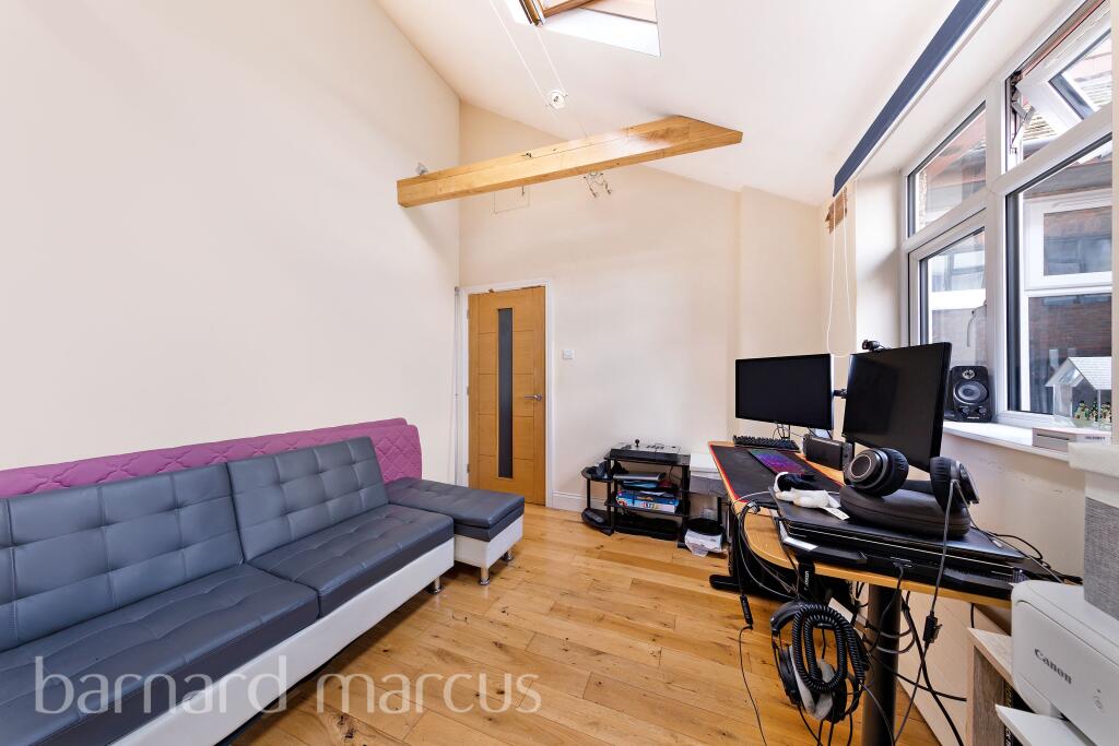 Apartment in Bromley - View 4