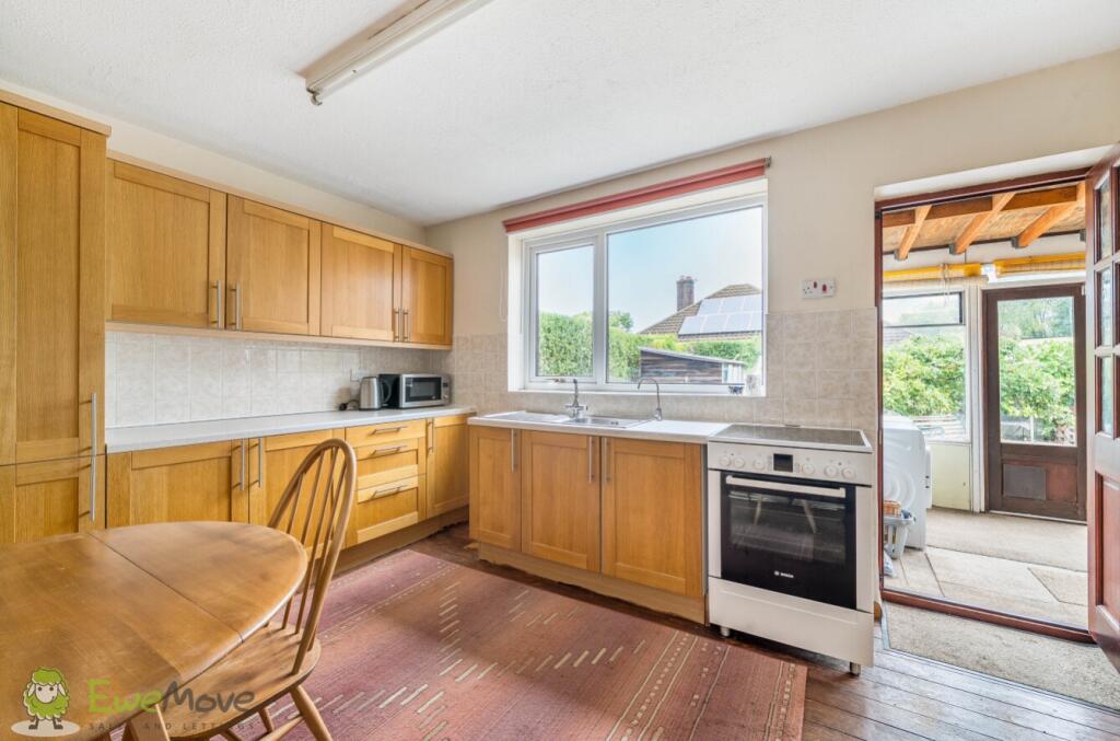 Heath Road, Pamber Heath, Tadley, Hampshire, RG26 photo 4