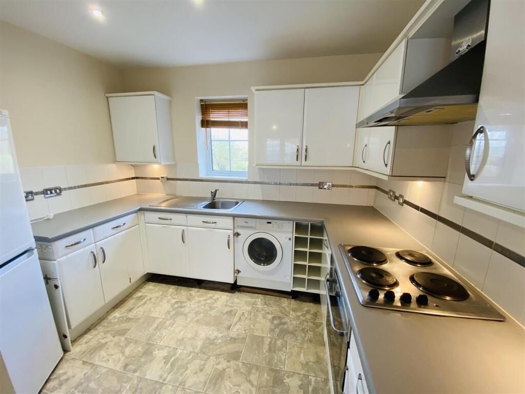 Agincourt Drive, Bingley photo 4