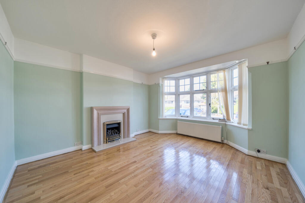 Raglan Gardens, Watford, Hertfordshire photo 4