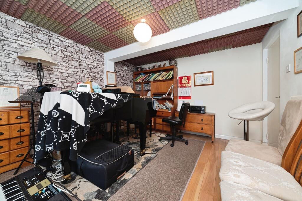 House in Hull, Kingston upon Hull - More