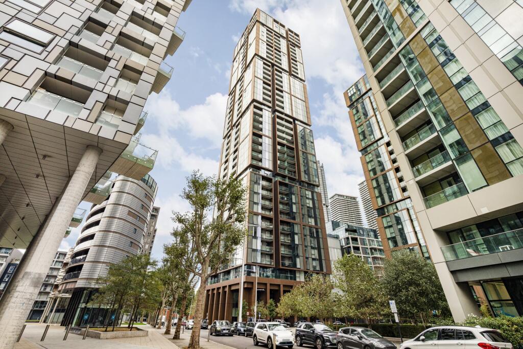 3-bed flat on Maine Tower, 9 Harbour Way, E14, £1,200,000