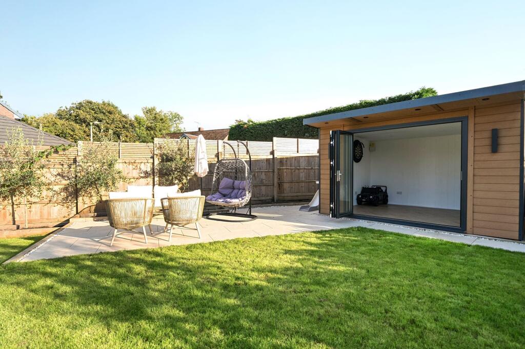 House in Wilmslow, Oak Green - View 2