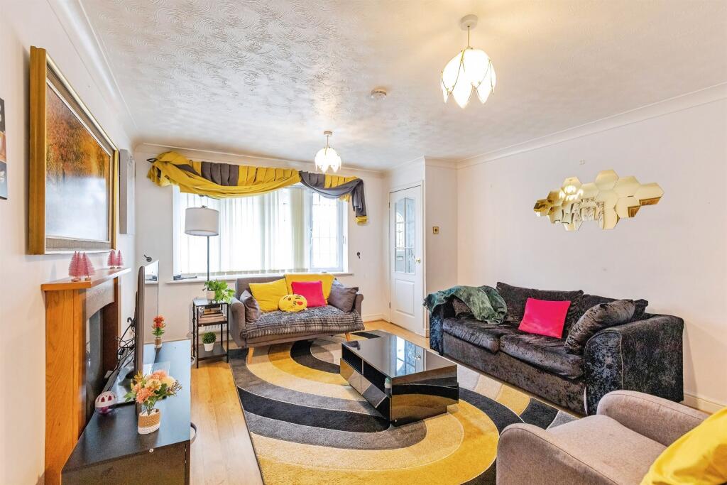 House in Wellingborough, Glenvale Park - More