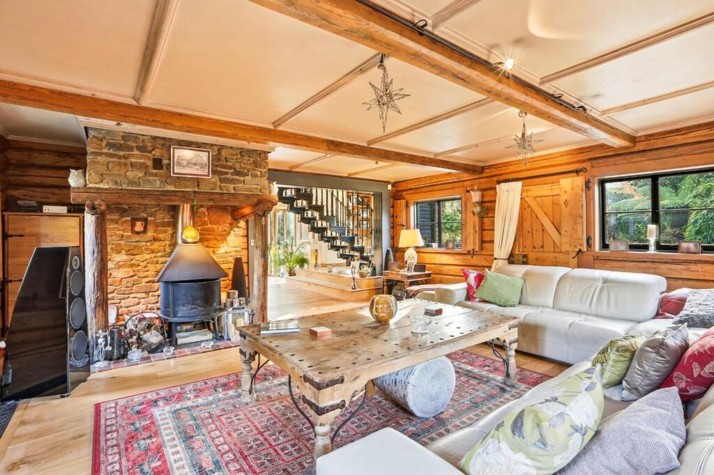 House in Reigate and Banstead, Surrey - View 3