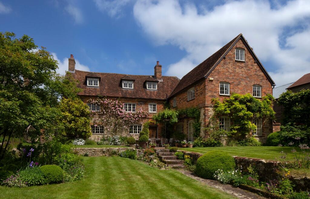 Main image of property: Bicester Road, Long Crendon, Aylesbury, Buckinghamshire, HP18