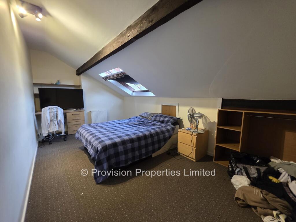 8 bedroom terraced house for rent