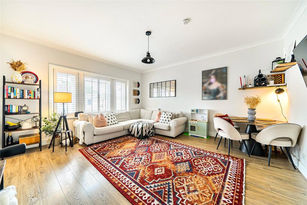 Apartment in London, Seething Wells, Surbiton - View 2
