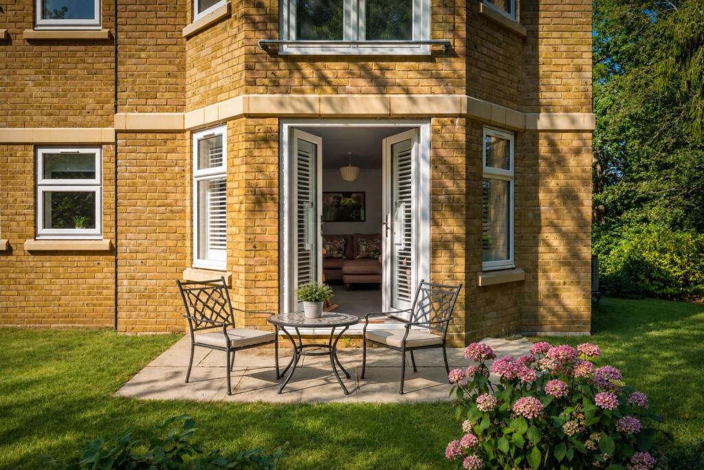 Apartment in Croydon - More