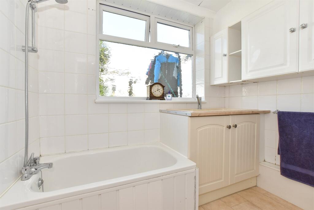 House in Shanklin, Lower Hyde, Isle of Wight - More