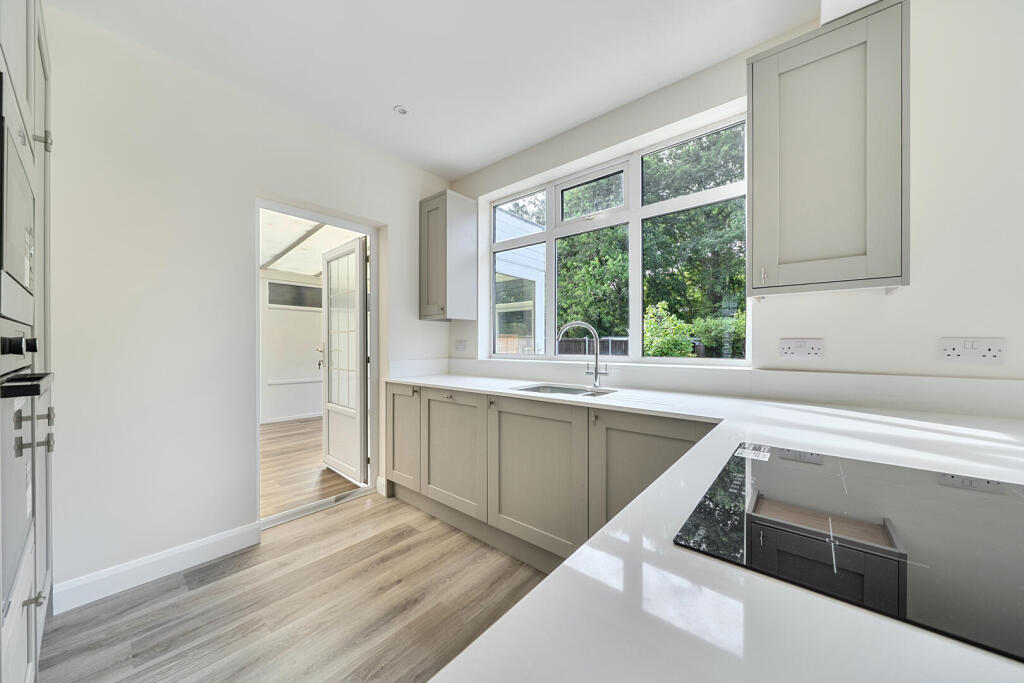 House in Bromley - View 5
