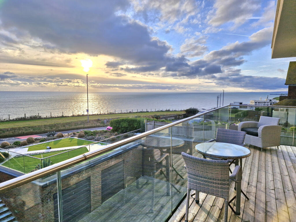 107 Marine Drive, Saltdean Brighton, East Sussex, BN2 photo 3