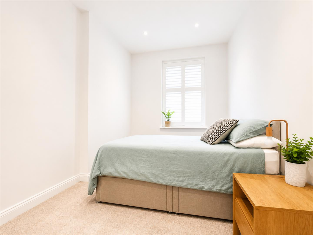 Apartment in Hemel Hempstead, The Image - View 6